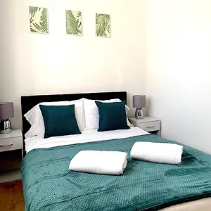  Apartment Two Bedroom Serviced Apartment, United Kingdom