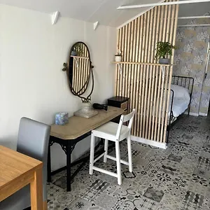 Private With En-suite Apartment