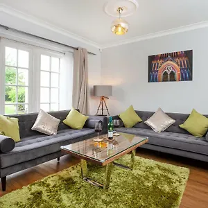  Holiday home Thomas, Off Leeman Road, Sleeps 9 United Kingdom